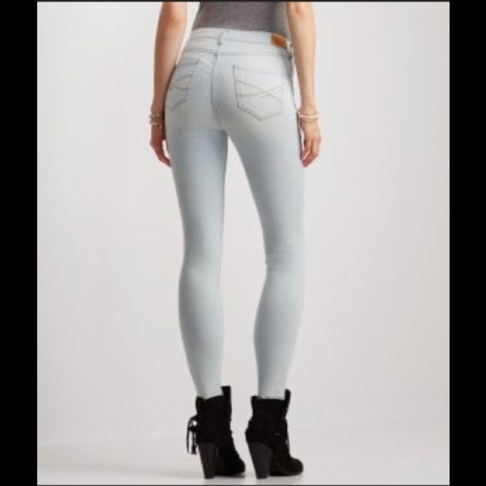Aeropostale high waisted light wash stretchy jean